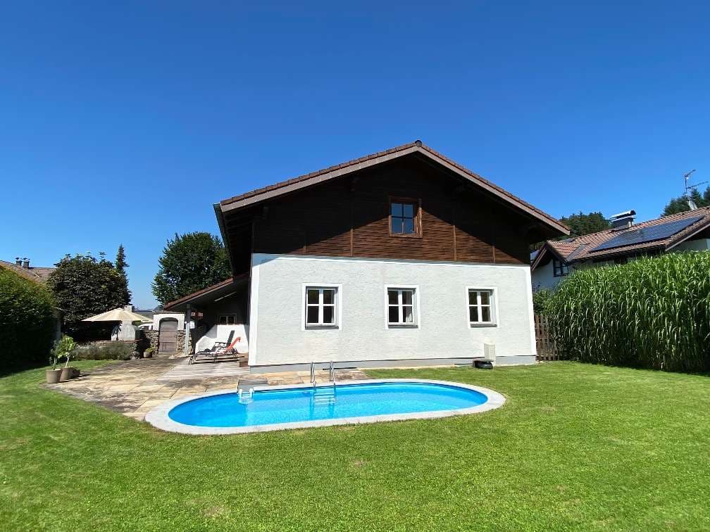 Einfamilienhaus mit Pool 
