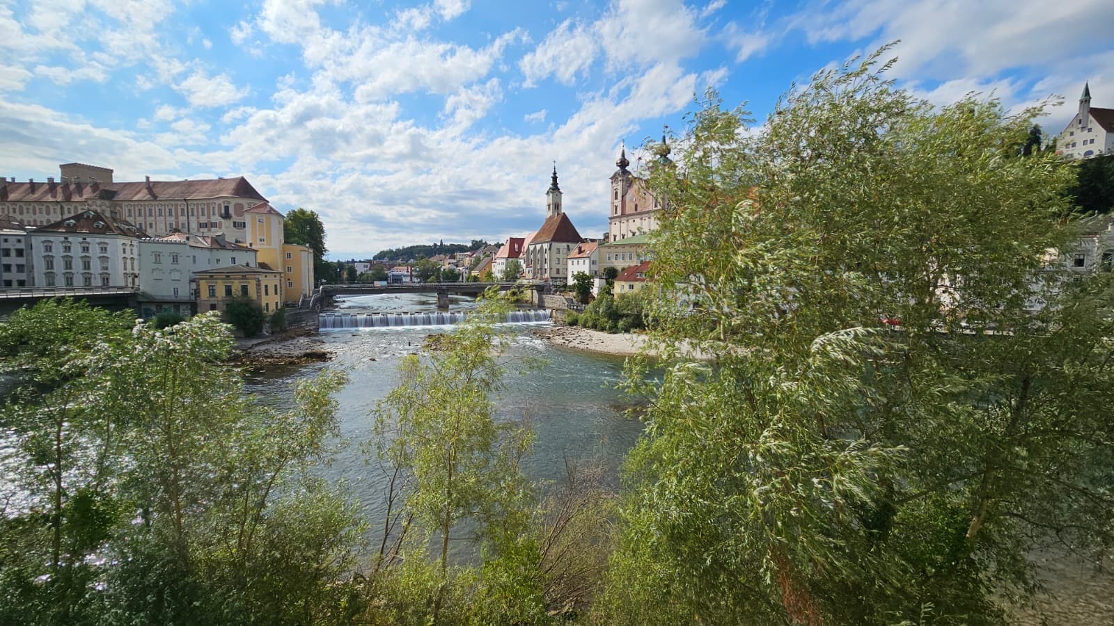Stadtwohnung mit traumhaftem Panoramablick und Garten im Innenhof